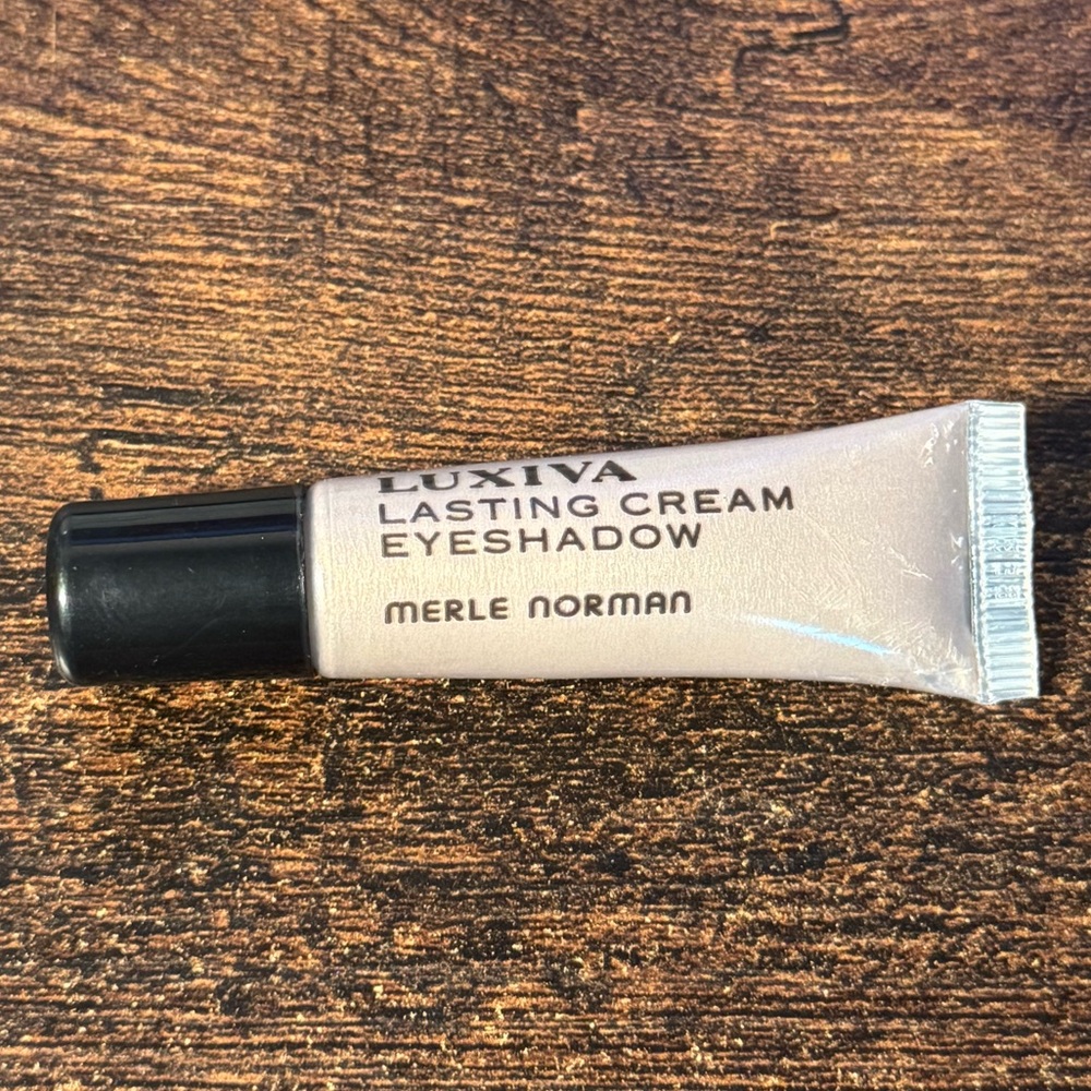 Merle Norman Luxiva Lasting Cream Eyeshadow - Sugared Almond - .25 oz.
